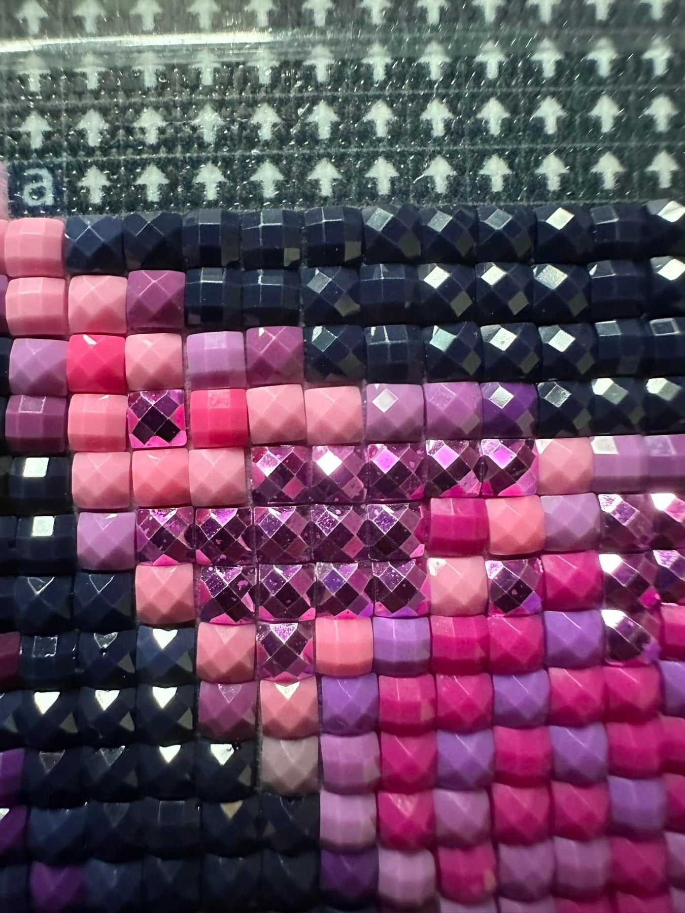 Spirituelle Anubis mit Neon & Metallic Farben