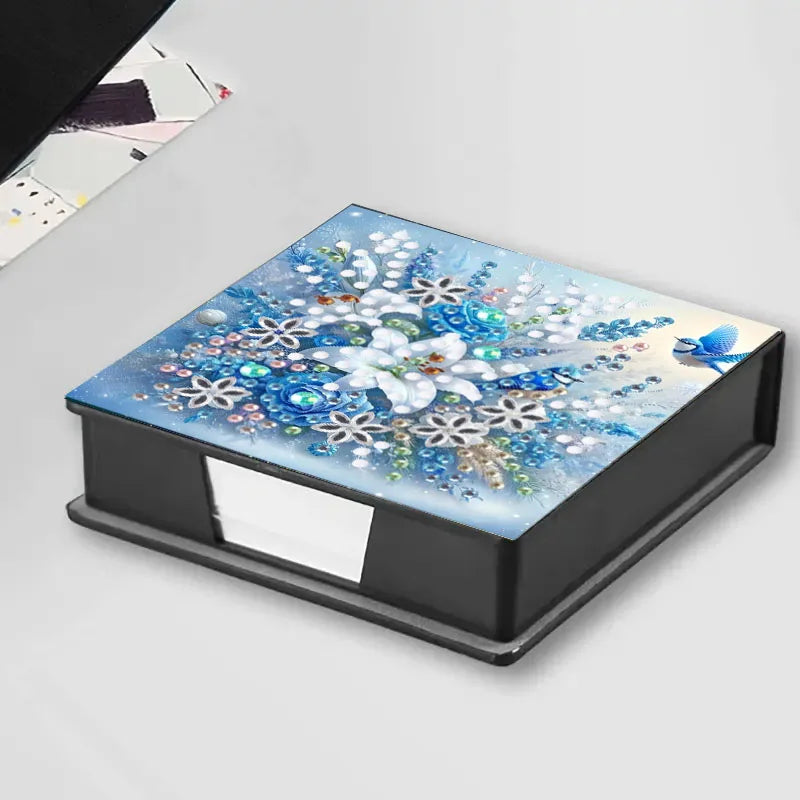 Diamond Painting Notizblock – Mini-Memobox mit 3D-Strassmotiv & 150 Blatt | 8,6 × 8,6 × 2,4 cm