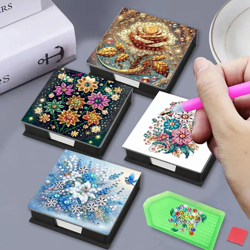 Diamond Painting Notizblock – Mini-Memobox mit 3D-Strassmotiv & 150 Blatt | 8,6 × 8,6 × 2,4 cm